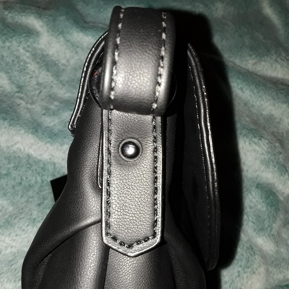 Soft Black Tuck & Loop Crossbody Purse Bag - Picture 4 of 8